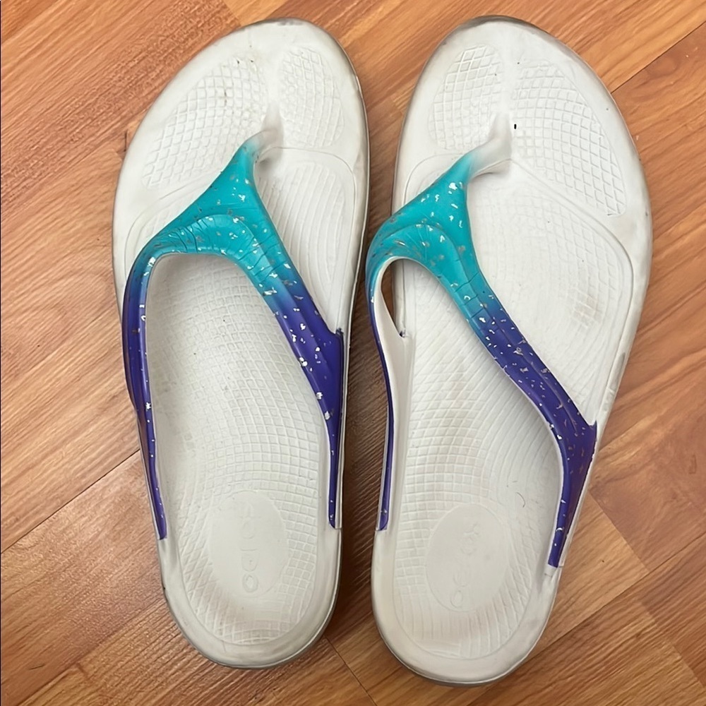 Oofos Recovery Sandals Women's Gradient Flip Flops - Size 11/ 42